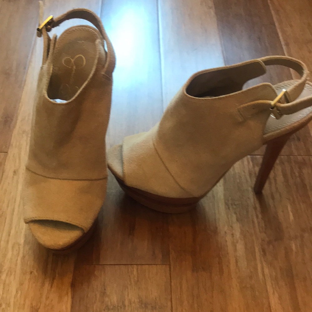 Never worn Jessica Simpson size 8 tan suede heels
